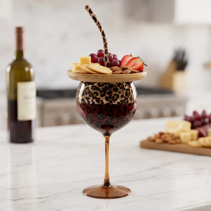 Weingläser- und Snackplatten-Set mit Leopardenmuster
